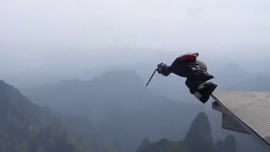 《中国翼装侠张树鹏穿越天门洞》直播倒计时5天：中国翼装第一人张树鹏 2000米高空大鹏展翼