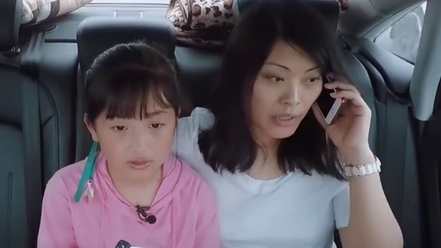 一百分的热情迎接妹妹覃左婷！杨桐马上展开出发前的摸底工作