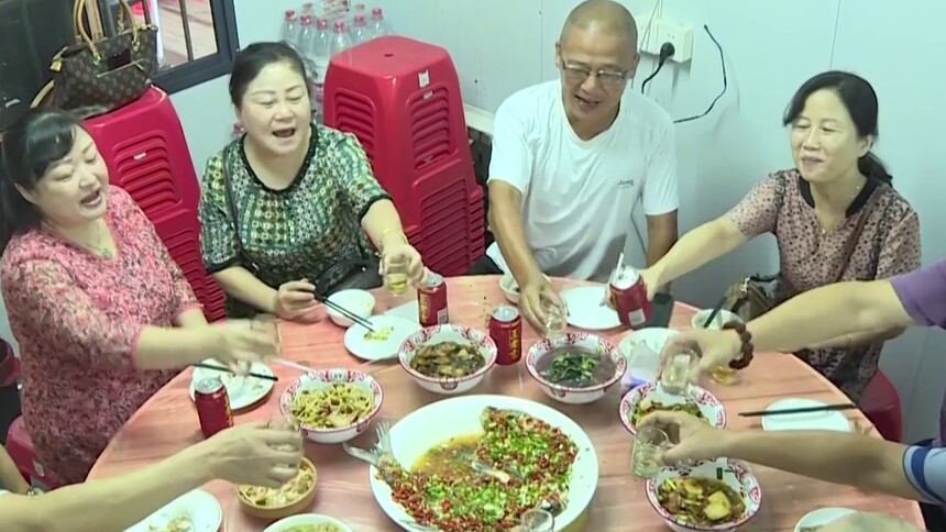 当年鱼味仍记否，重拾窑湾渔村记忆：鱼店开张生意爆棚 老板亲自下厨掌勺