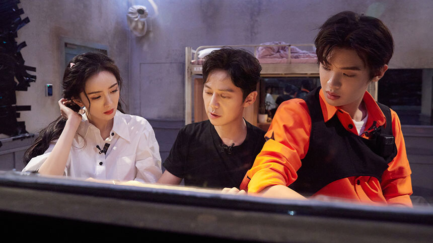 密室“神坦”何炅回归，何老师全程智勇双A