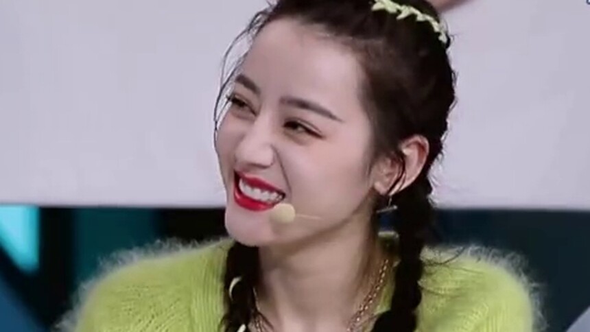 迪丽热巴秒变答题王