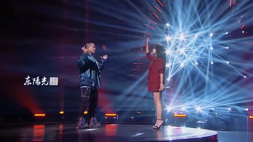 童年回忆之苏醒何洁同台献唱《太阳》，《天赐的声音2》震撼登场！