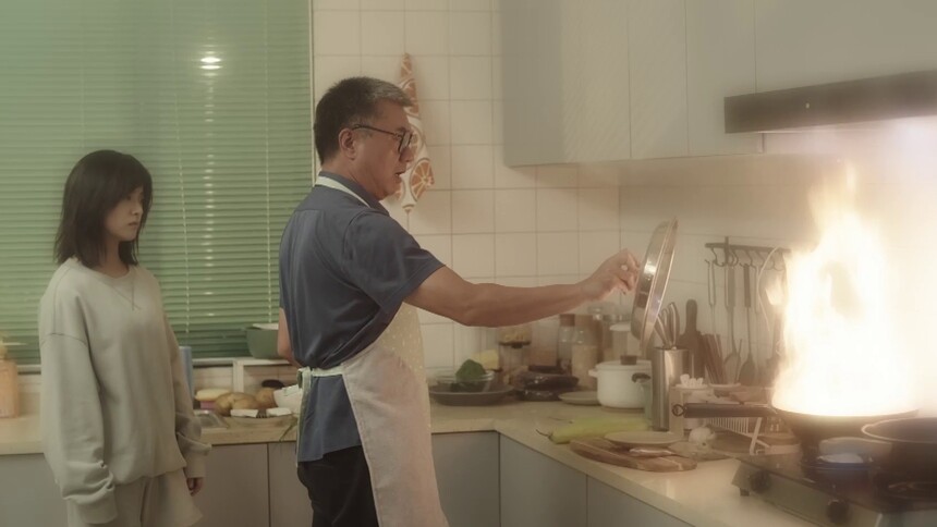 樊星明白父亲的良苦用心与过世的母亲倾诉