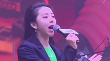 演员黄小蕾现身成都 分享对美食的热爱