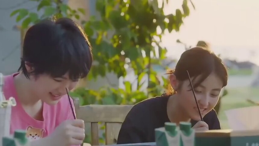 灵魂画手张子枫姚安娜在线作画 diy树屋招牌好可爱