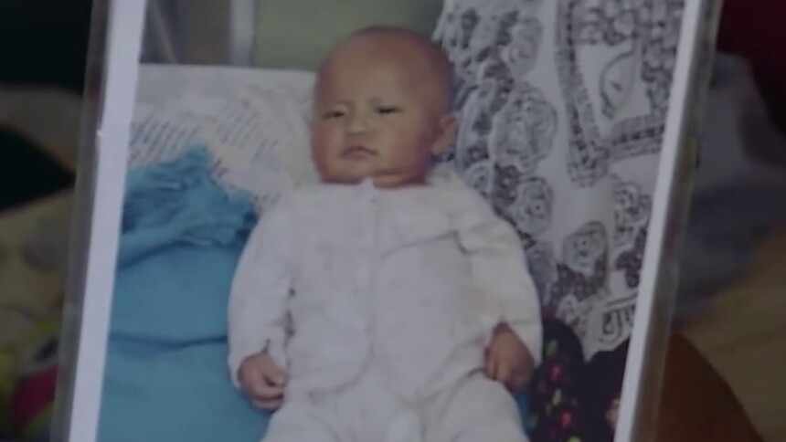 奶奶分享家人老照片，金子涵被弟弟的婴儿照笑出表情包