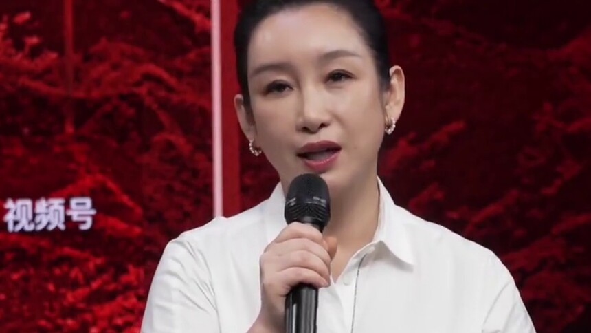 秦海璐上台也会紧张 分享如何适应话剧舞台