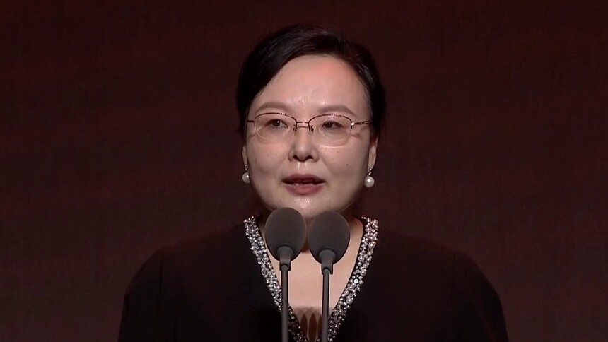 第八届鲁迅文学奖颁发文学理论评论奖 获奖作家代表张莉发言