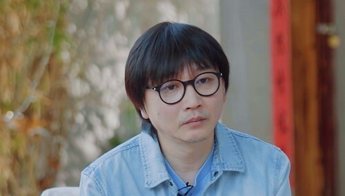 张亚东听“神曲”的反应有多好笑 直言：给我整不会了