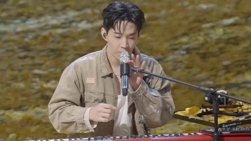 刘宪华《明明就》 再现“一人一乐队”名场面
