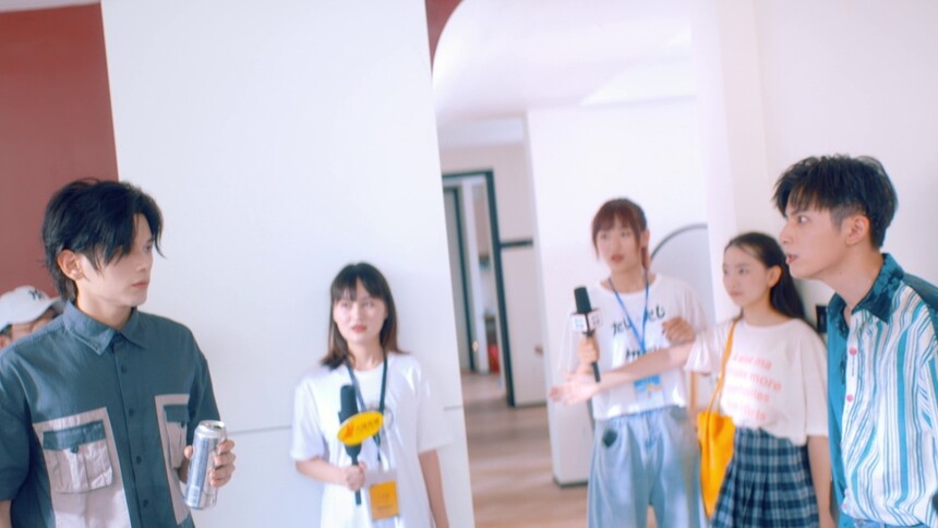 安小屿当记者面泼水艾路威