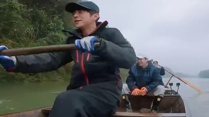 黄磊何炅划船版暗恋桃花源 彭昱畅张子枫前排看戏超羡慕