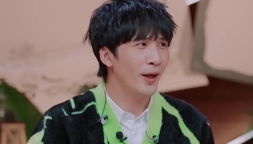 一反常态！大张伟正经说话的样子逗笑傅首尔