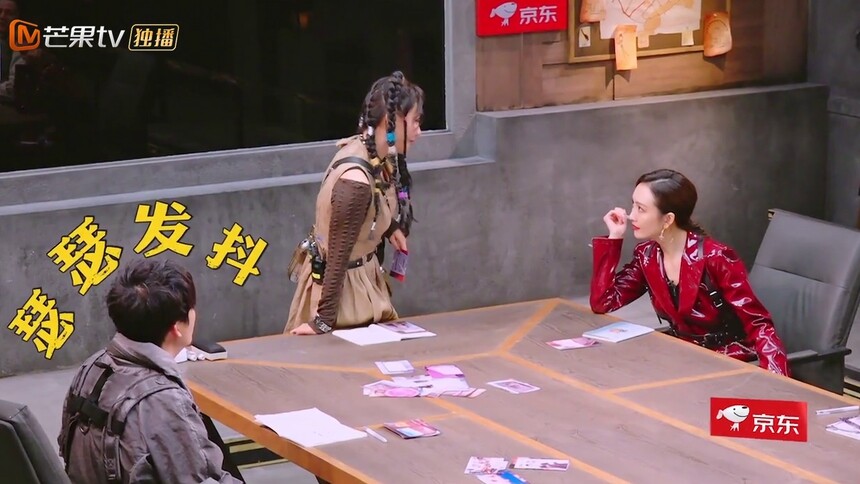 王鸥杨蓉推理攻防张力拉满！大张伟前排观摩瑟瑟发抖？