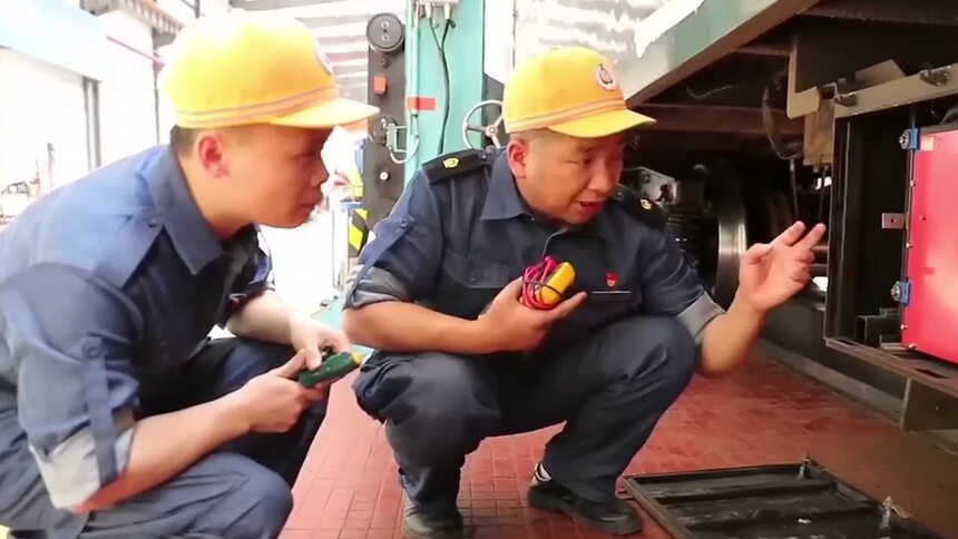 全国五一劳动奖章获得者：维修“上瘾”的王超
