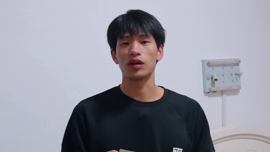 【快乐看】爱去镇上中学“蹭”球的米杰