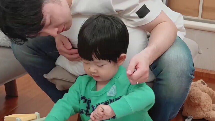 葛沛豪为小宝养猫 治愈儿子开口说话？