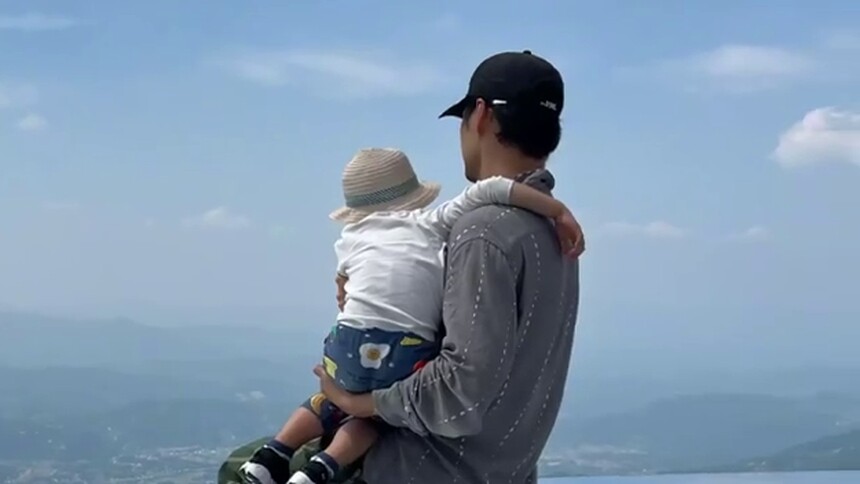 秀恩爱！张歆艺发文晒袁弘父亲节朋友圈