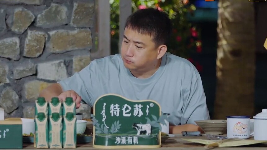 黄磊变身夸夸群群主 蘑菇屋成员厨艺得到认可！