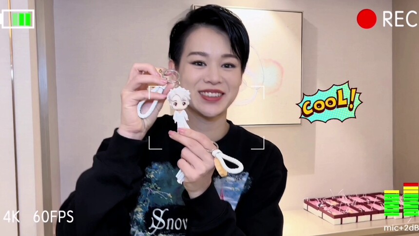 胡杏儿为姐姐们准备礼物，语音表白信好暖心