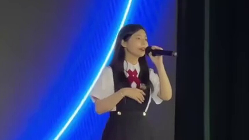 记录张欣仪怎么从一个普通女生到“女明星”