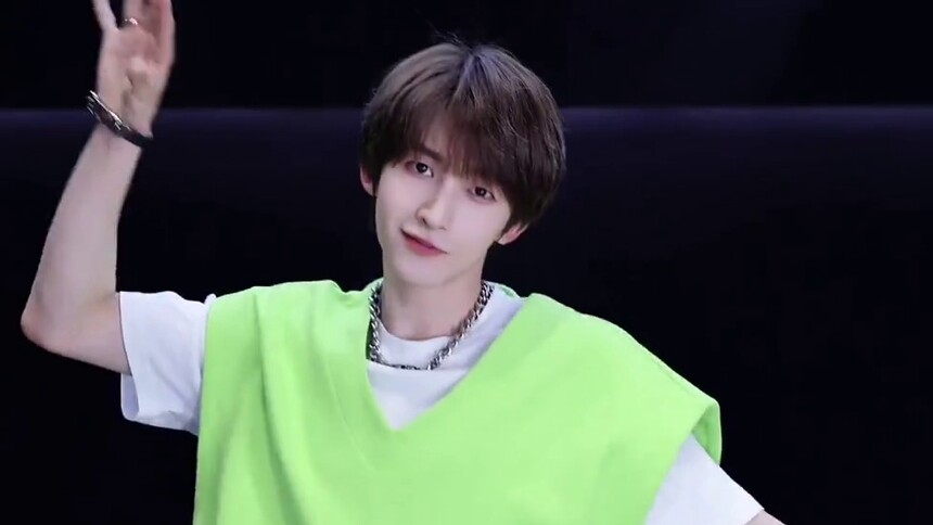 【INTO1-刘宇】翻跳《风吹一夏》风吹过头发，心动一整夏