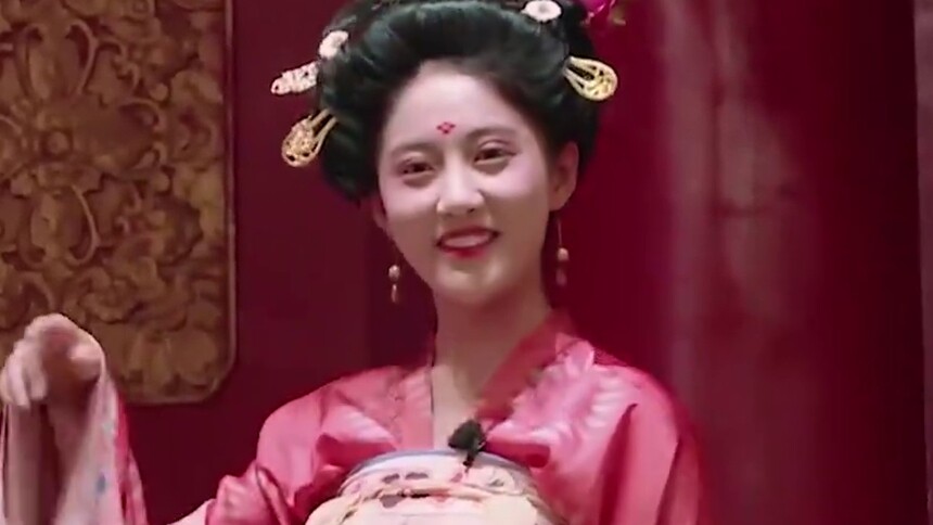 李艺彤cut：试图混入其中？暴露太迅速杨迪都忍不住吐槽了