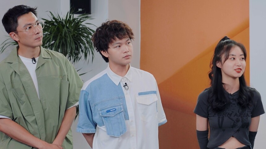 “职场系”嘉宾同框 屈轶龄曝刘朝谕拒绝分享谢旭超微信
