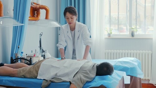 张卫国找顾佳怡推拿