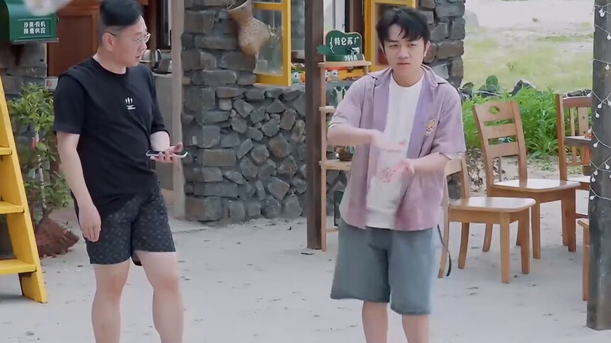 张绍刚学跳舞路过的都会了 咱下次还是自己默默学习吧！