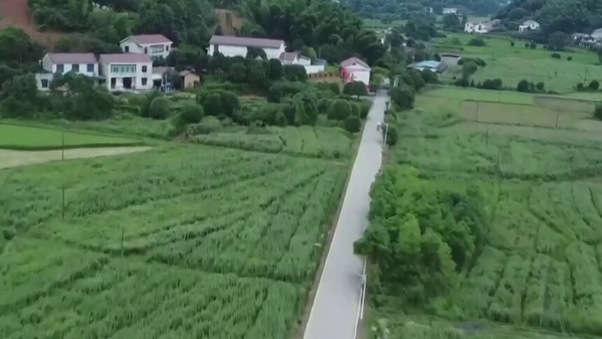 中国这十年·湖南 扛牢政治责任 绘就“山乡巨变”新图景