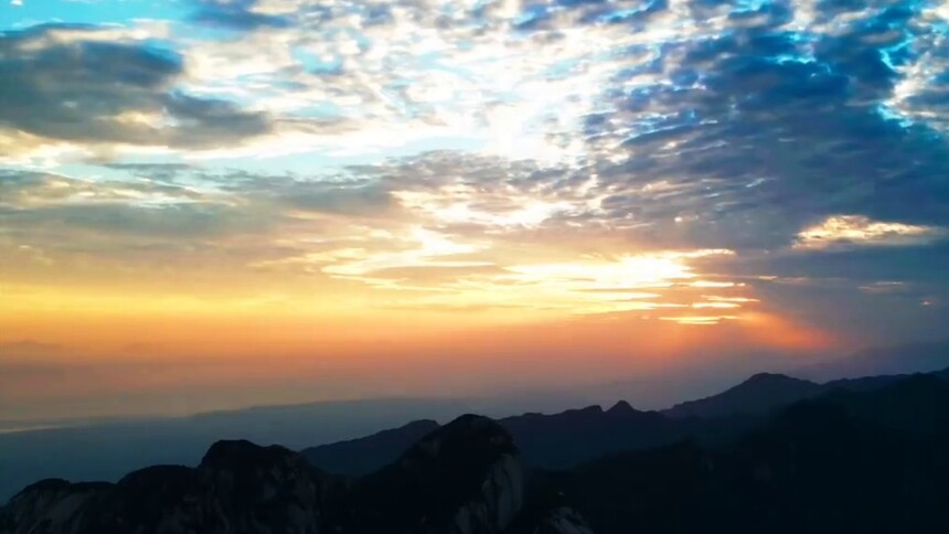 西岳华山：初秋朝霞映群峰