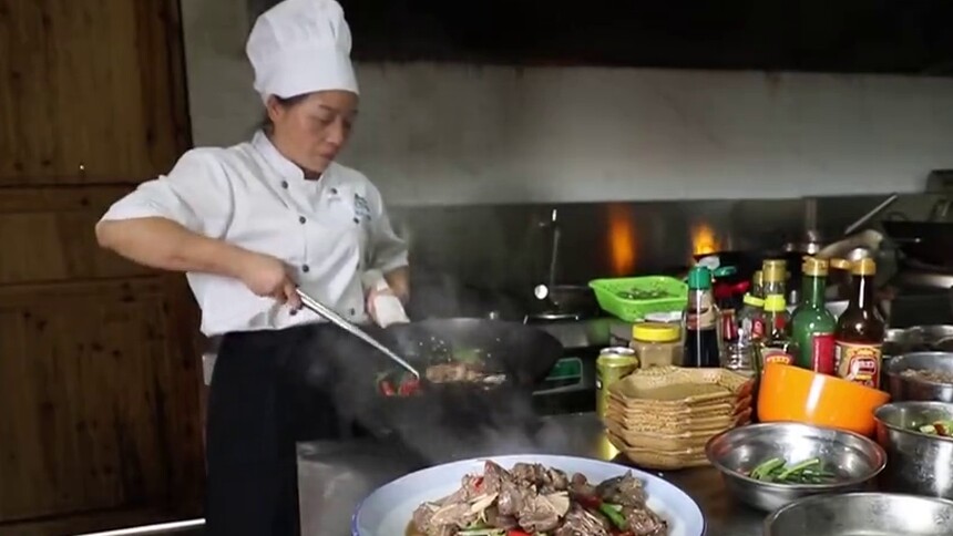 “湘”约而来 中秋味道 溆浦辣子鹅：原味炒制风味佳 见丈母娘“必备”