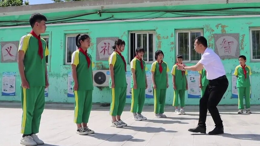 音乐教师王鹏：扎根基层 让乡村孩童自信放歌