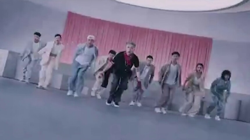 张艺兴晒《面纱》mv 黄磊孙红雷张子枫为其打call