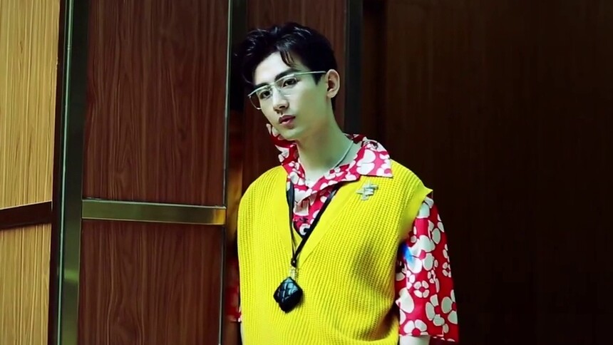 成毅都市冷光大片，冷暖碰撞，散发别样魅力