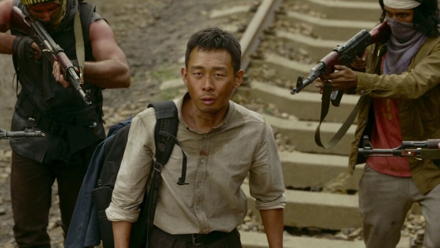 《万里归途》抉择版预告 张译“失约”家人