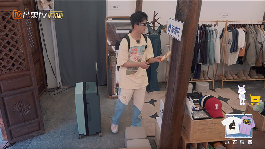 手机壳的黄，是黄子弘凡的“黄”