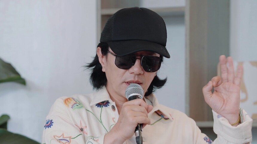 郑钧开小课教唱歌，刘芸陈乔恩有进步
