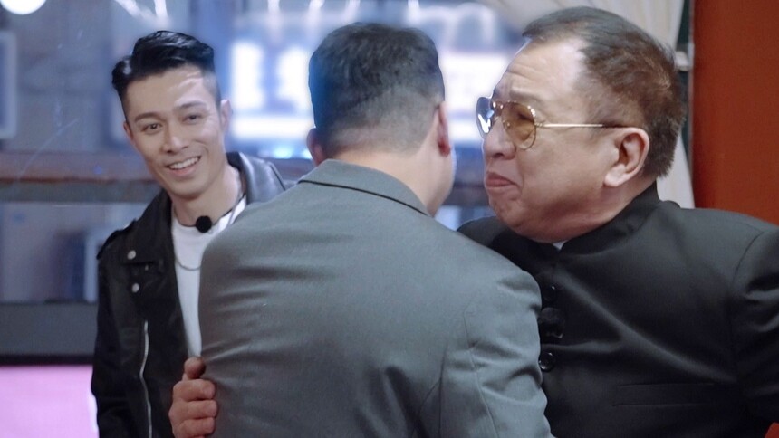 卧底见面！谢天华周柏豪迎接欢喜哥