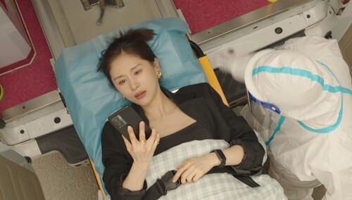 《今生也是第一次》第1集看点：临产突发意外！“抓马”事件接连上演