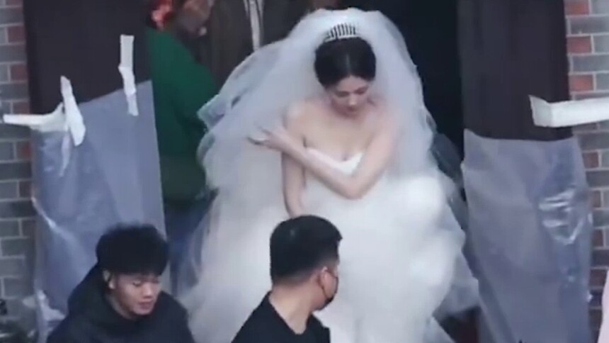 白鹿《以爱为营》婚纱造型路透曝光 温婉可人落落大方