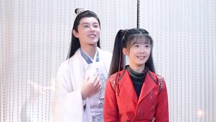 独家花絮：贺九灵容钰片场尬舞