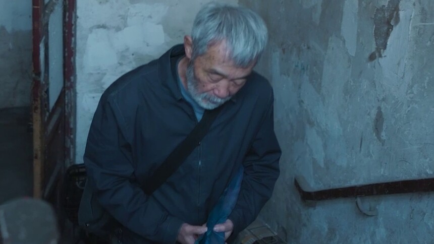《白塔之光》“久别重逢”版预告 父子往事沉默中涌动