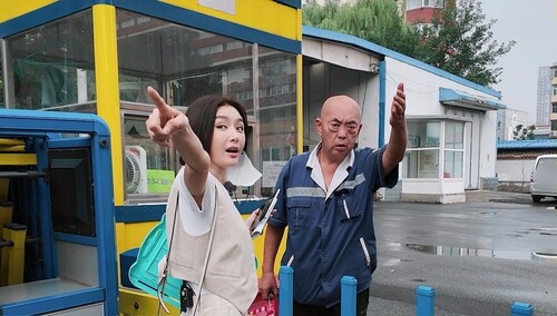 既心疼又想笑 原来你是电音朵拉秦岚！
