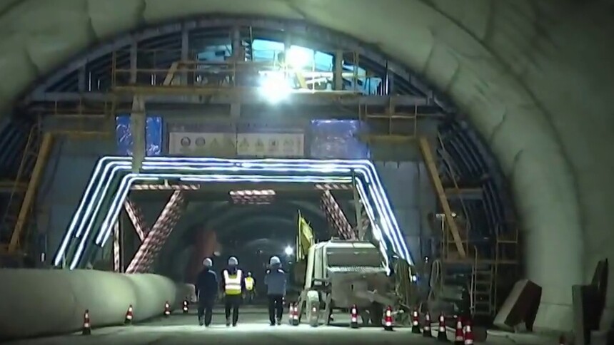 千城百县看中国｜河北石家庄：国庆施工“不打烊” 河北高速在建项目“加速跑”