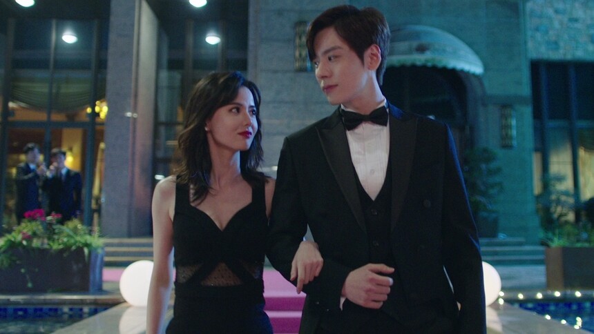 《对你不止是喜欢》第13集看点：唐域唐馨高调惊艳亮相 准女婿家门口巧遇老丈人