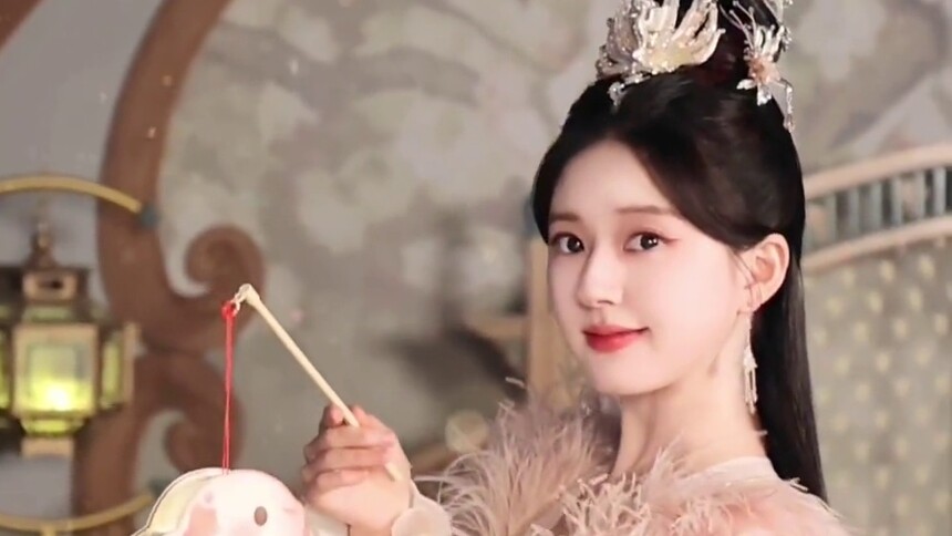 《神隐》花絮：赵露思王安宇元宵节氛围感满满