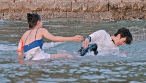 花少团体验克罗地亚水球活力满满！胡先煦差点坐辛芷蕾头上了？