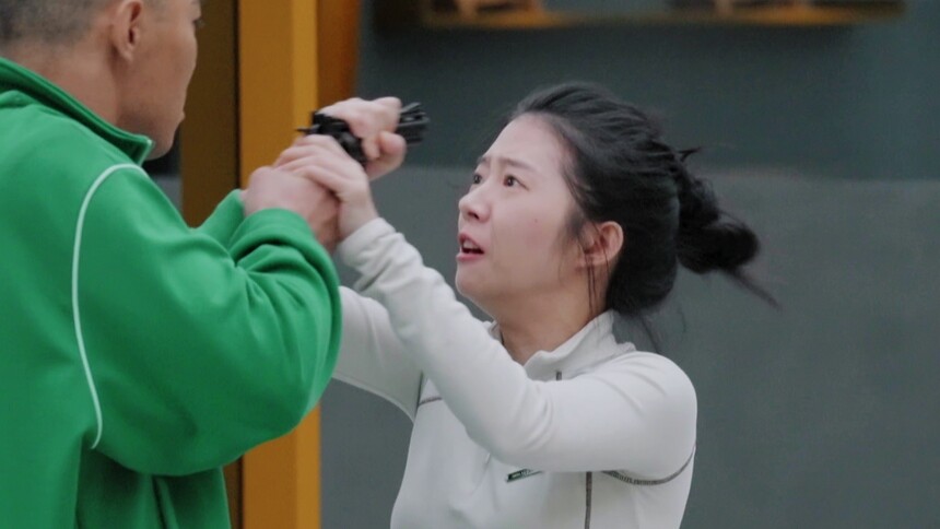 《来者何人》12月22日精彩看点：末位淘汰倒计时何蓝逗濒临崩溃！淘汰结果揭晓孙晨竣易扬泪洒当场